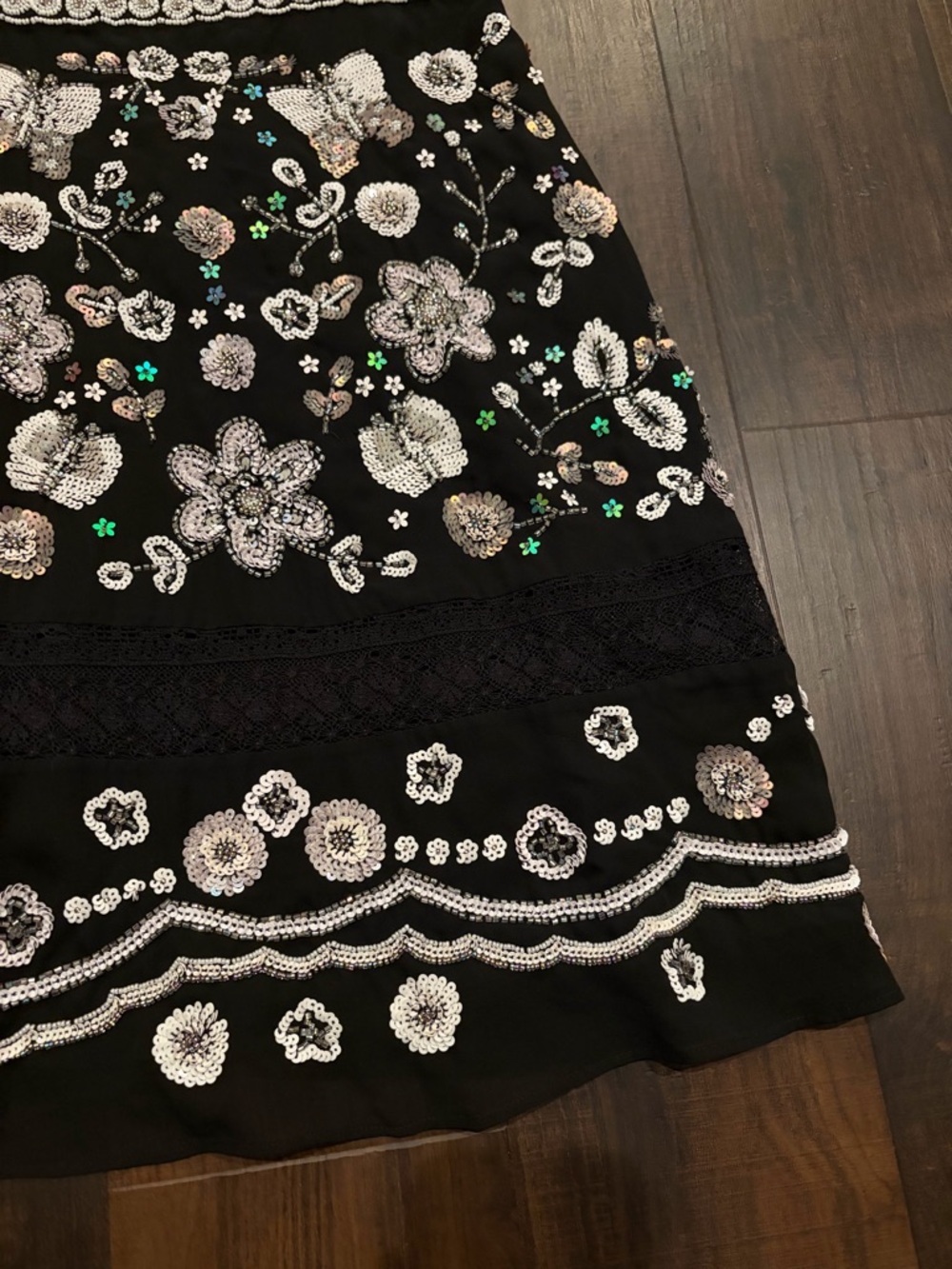 Chelsea & Violet Beaded Embellished Mini Dress Black Floral Size 4 - Picture 2 of 5